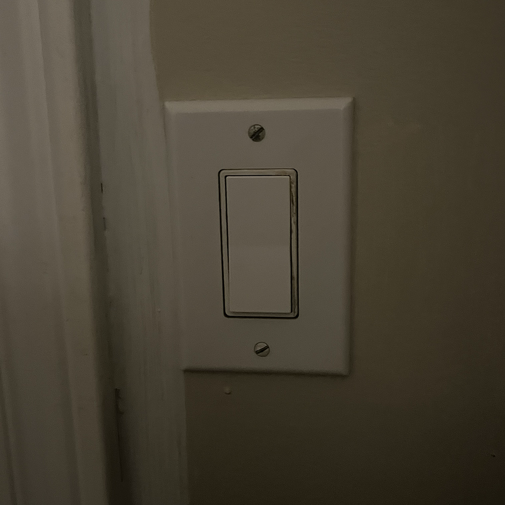 Sound of turning on and off the light switch